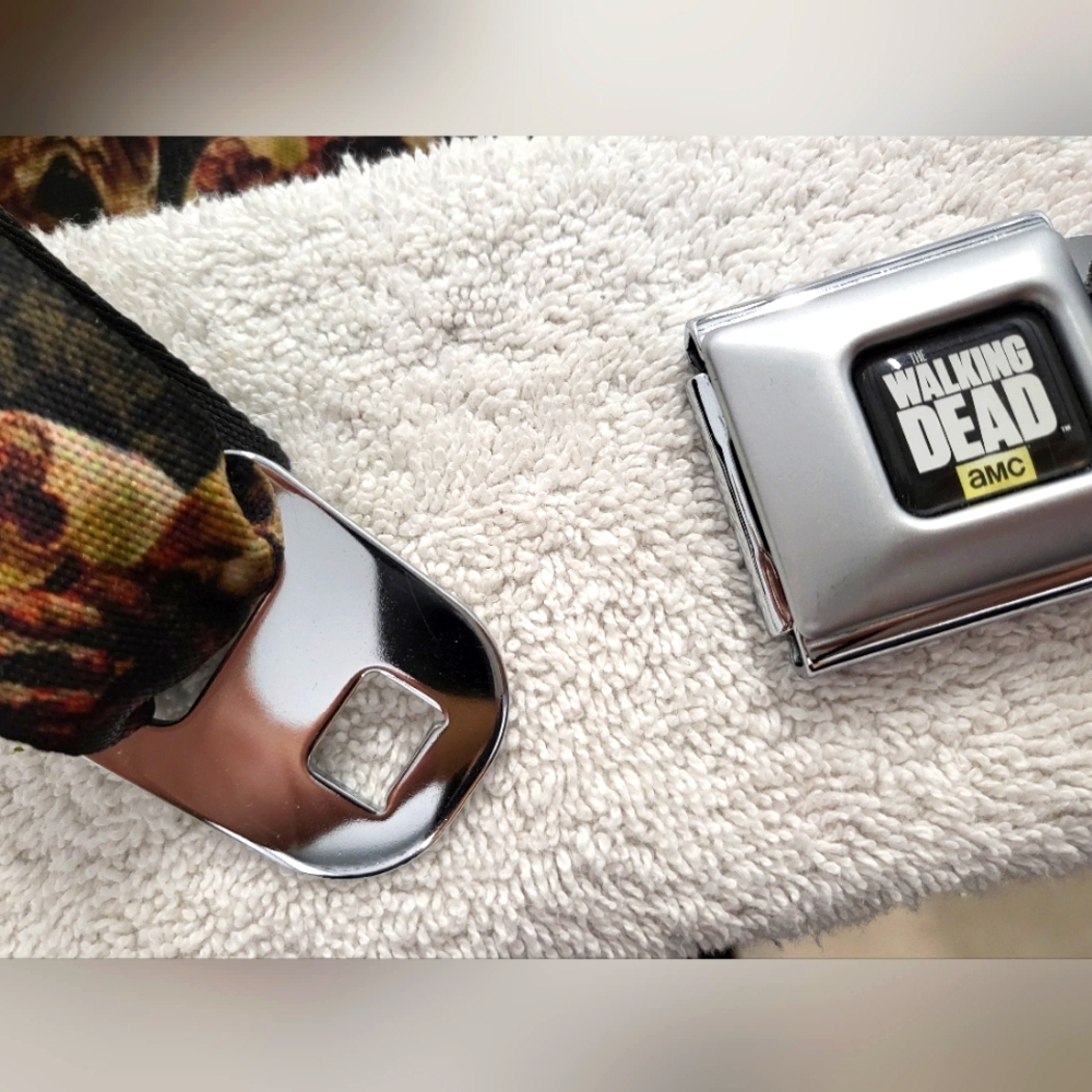 Buckle Down Adults AMC-The Walking Dead Zombie Expressions Seatbelt Belt